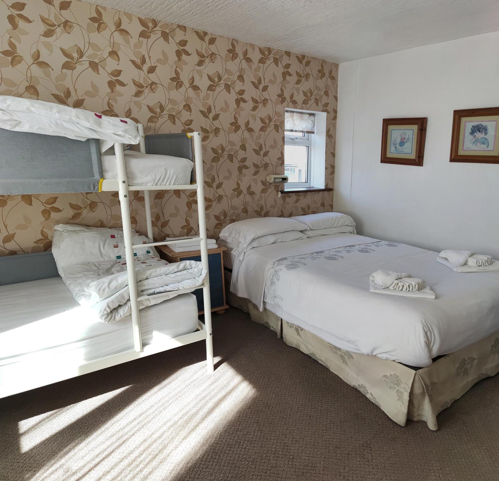 The Highfield Private Hotel Блекпул Екстериор снимка