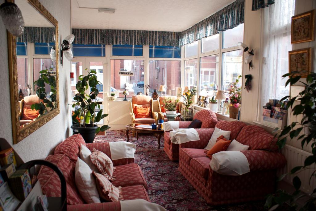 The Highfield Private Hotel Блекпул Екстериор снимка