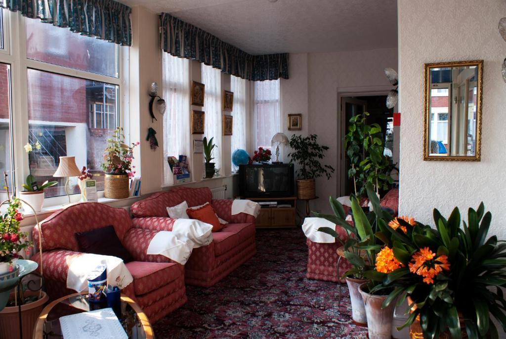 The Highfield Private Hotel Блекпул Екстериор снимка