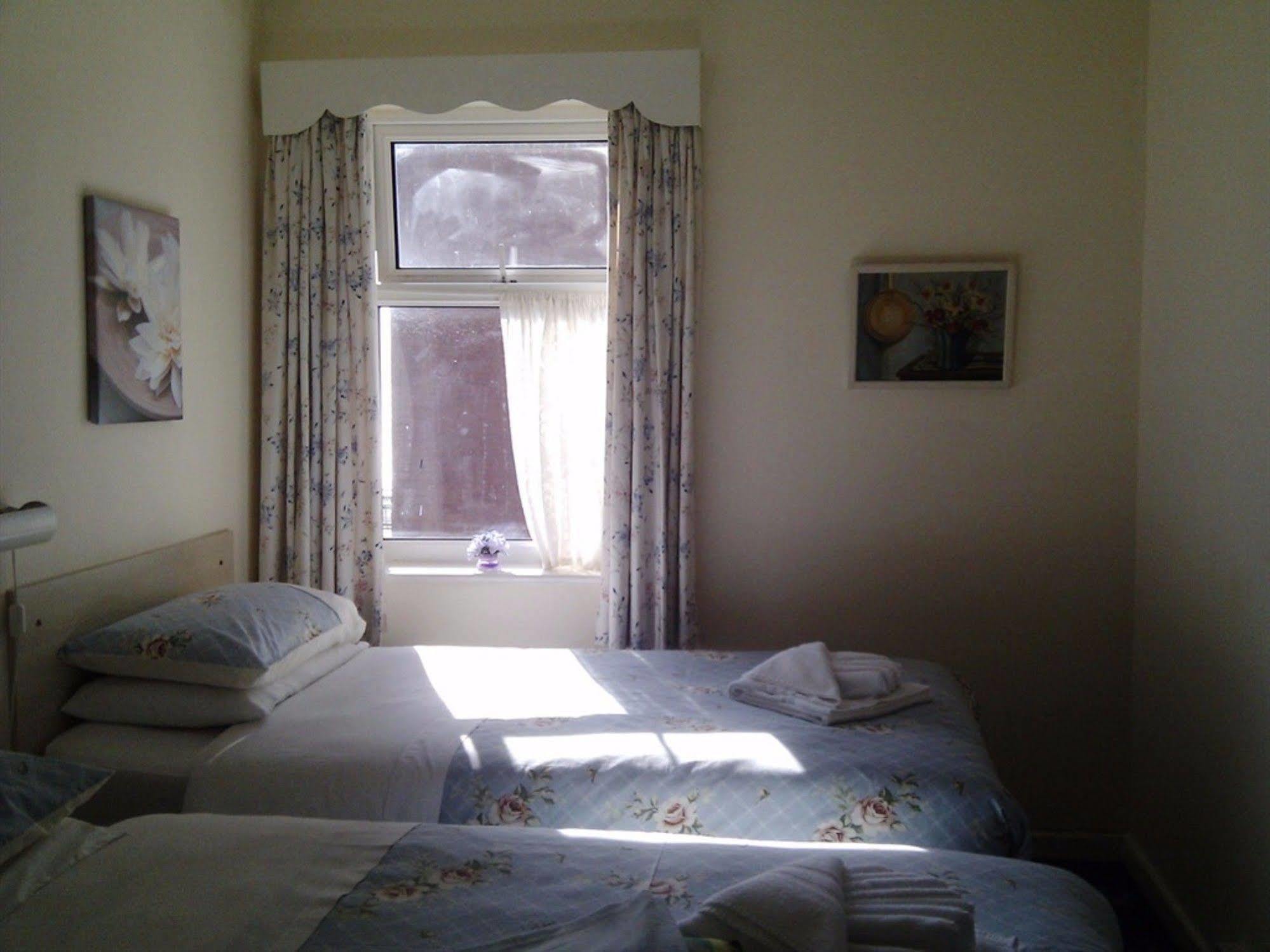 The Highfield Private Hotel Блекпул Екстериор снимка