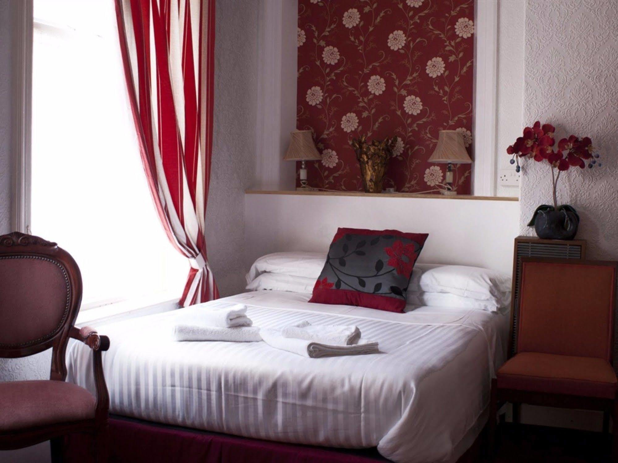 The Highfield Private Hotel Блекпул Екстериор снимка