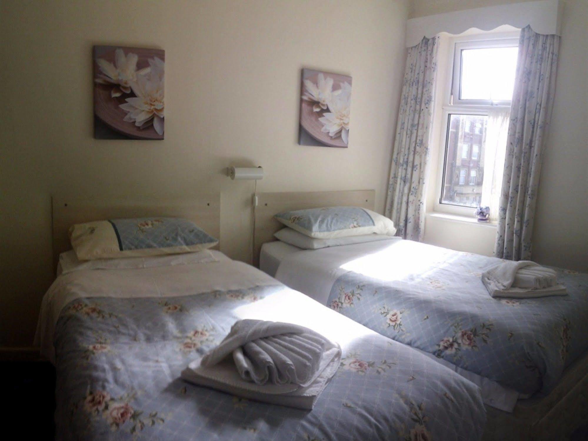 The Highfield Private Hotel Блекпул Екстериор снимка