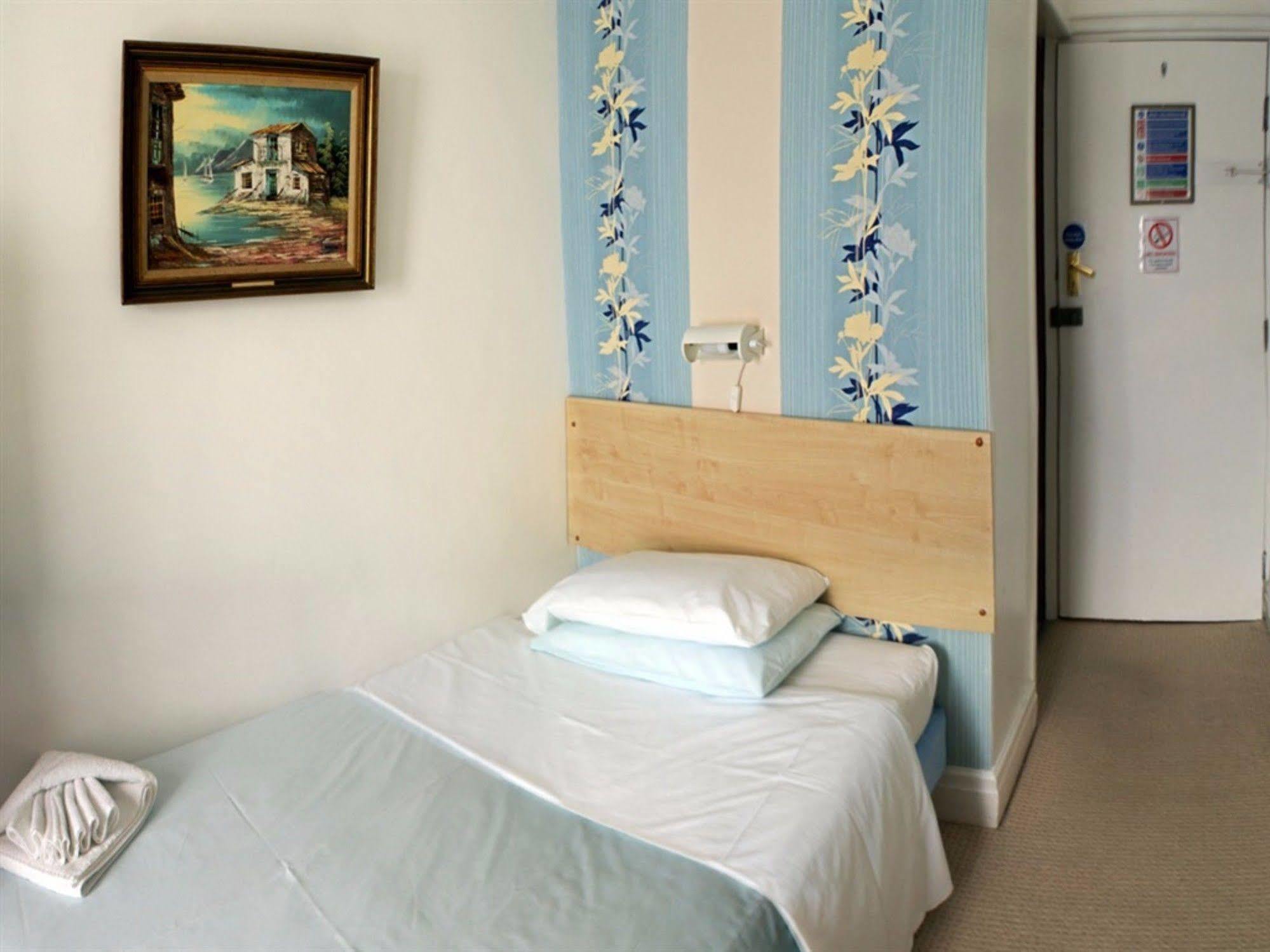 The Highfield Private Hotel Блекпул Екстериор снимка