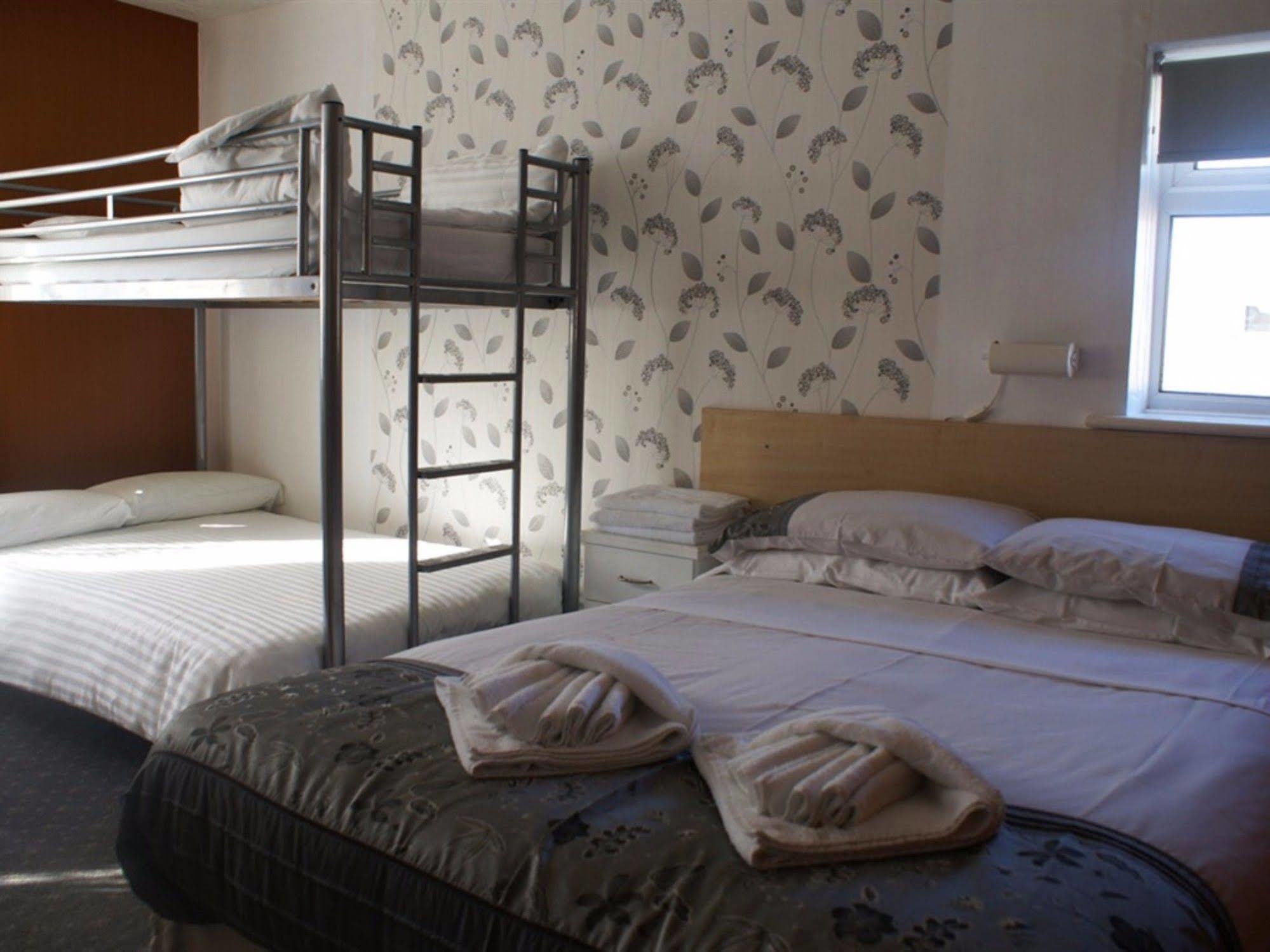 The Highfield Private Hotel Блекпул Екстериор снимка