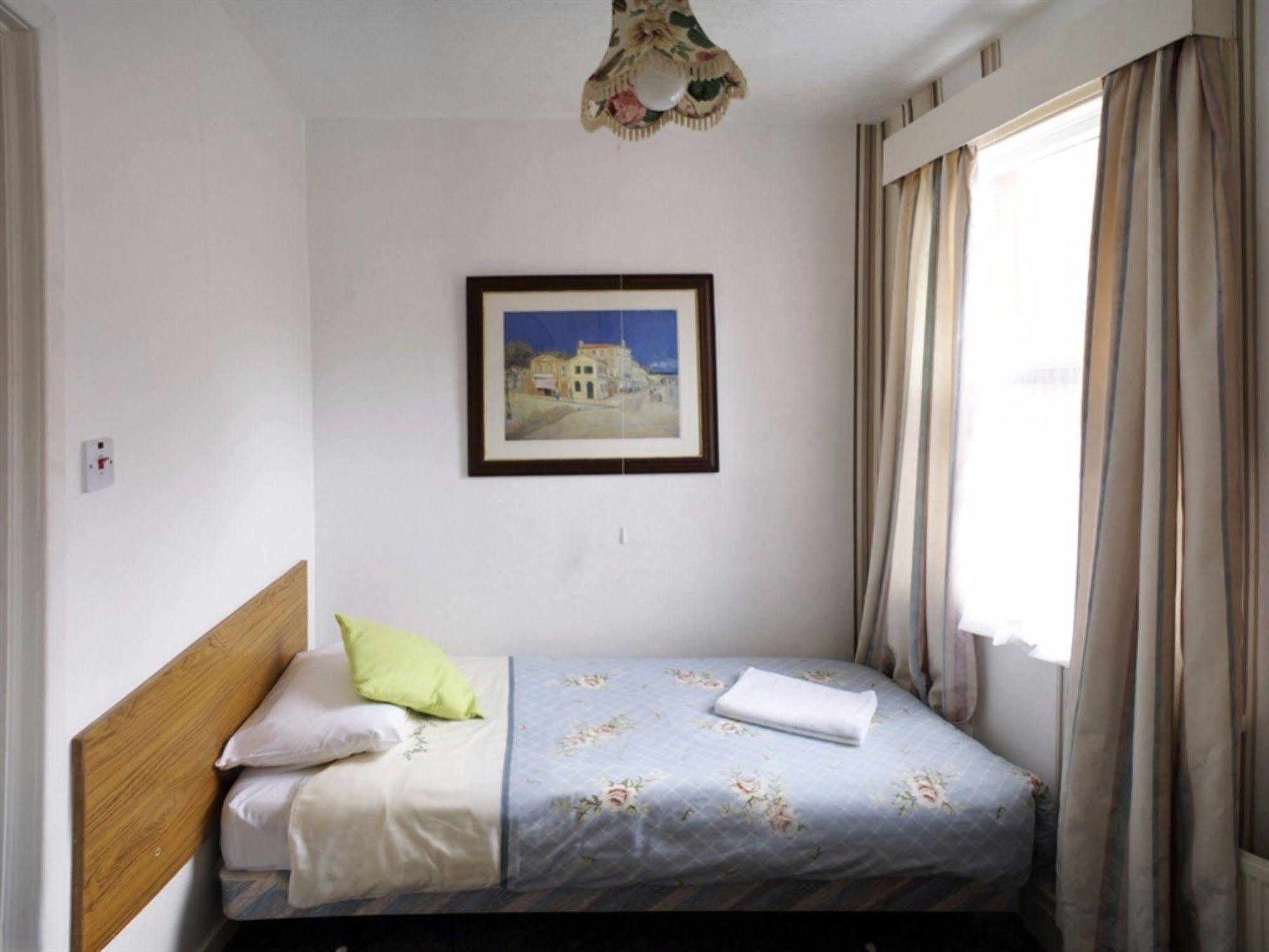 The Highfield Private Hotel Блекпул Екстериор снимка