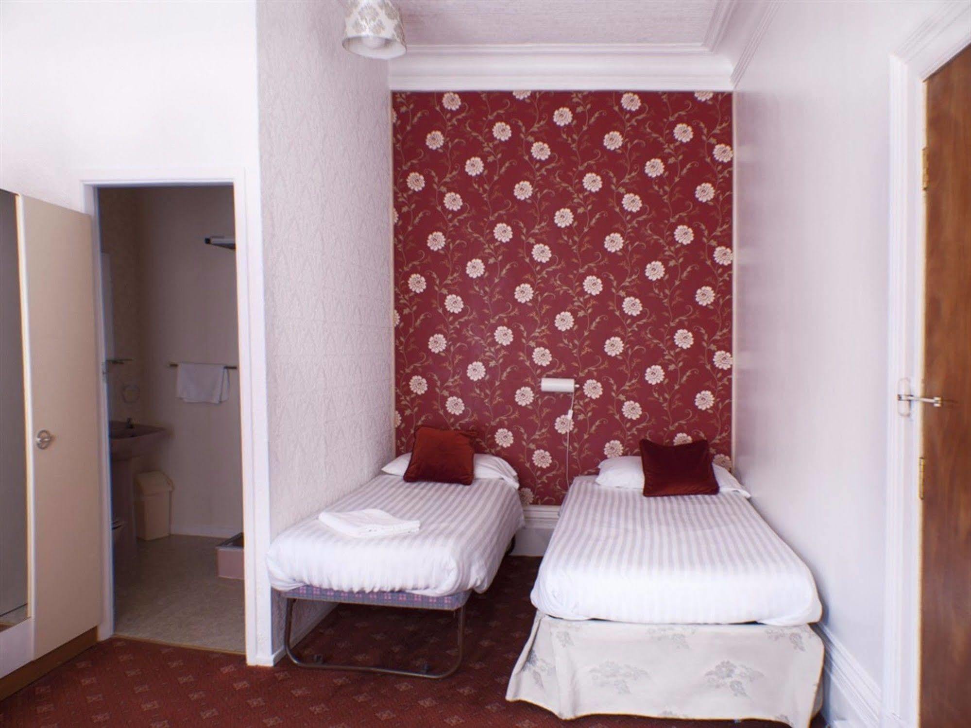 The Highfield Private Hotel Блекпул Екстериор снимка