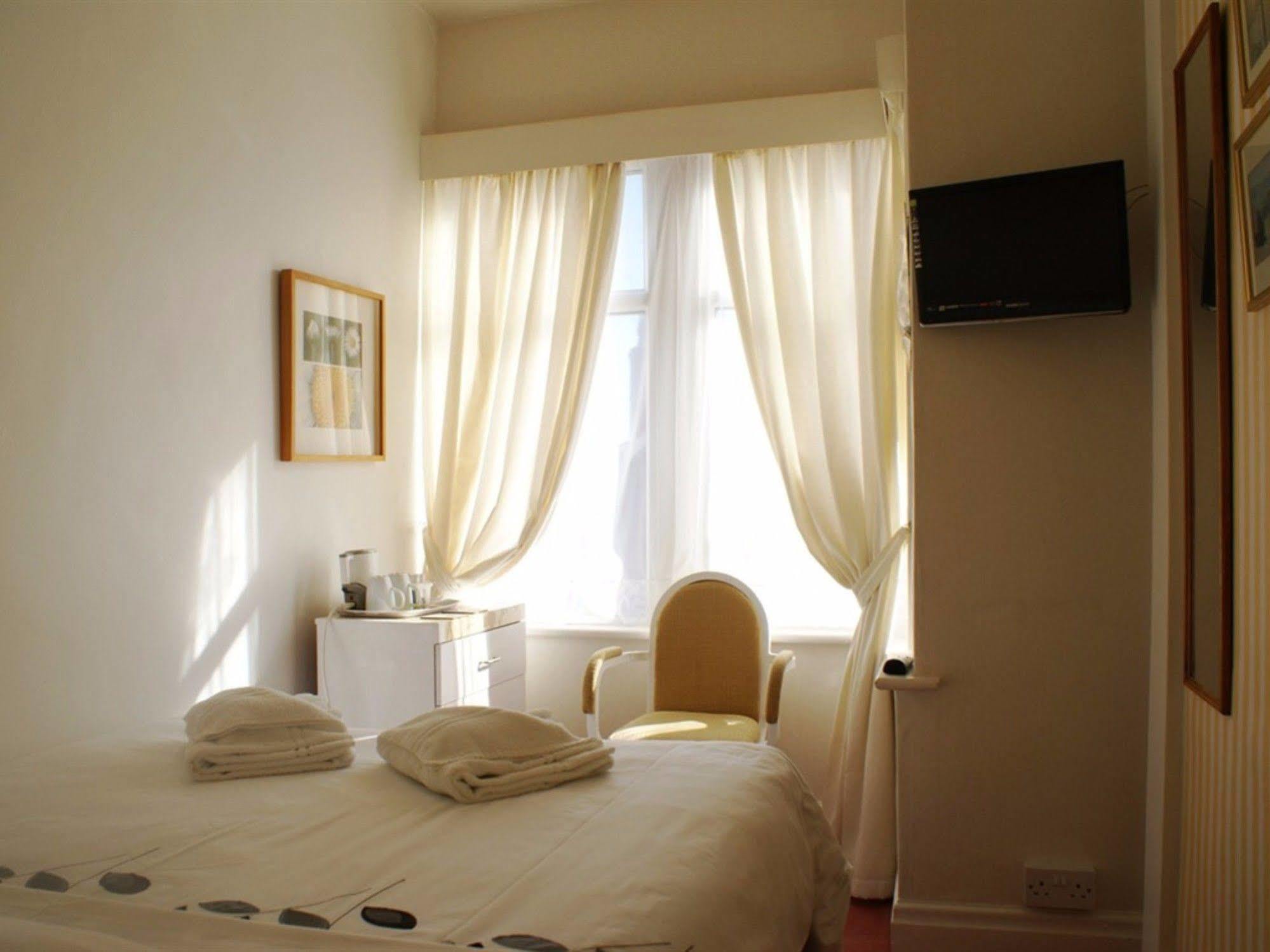 The Highfield Private Hotel Блекпул Екстериор снимка