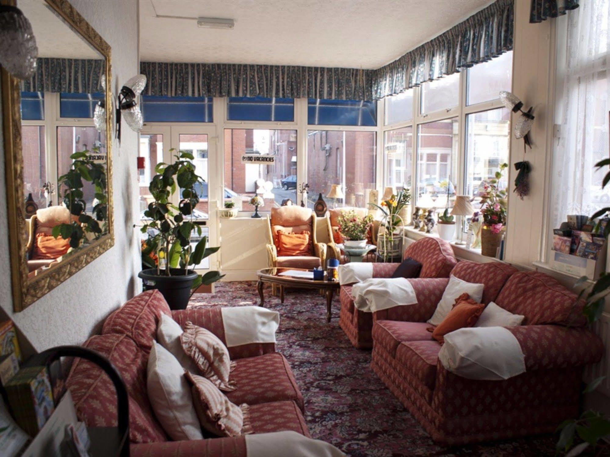 The Highfield Private Hotel Блекпул Екстериор снимка