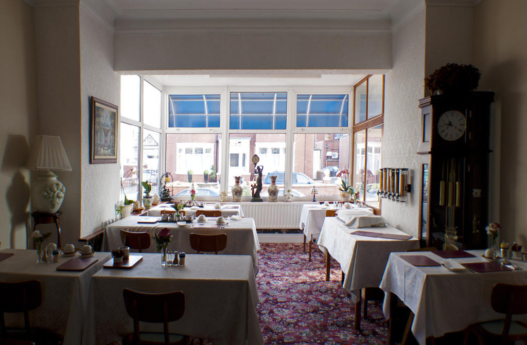 The Highfield Private Hotel Блекпул Екстериор снимка