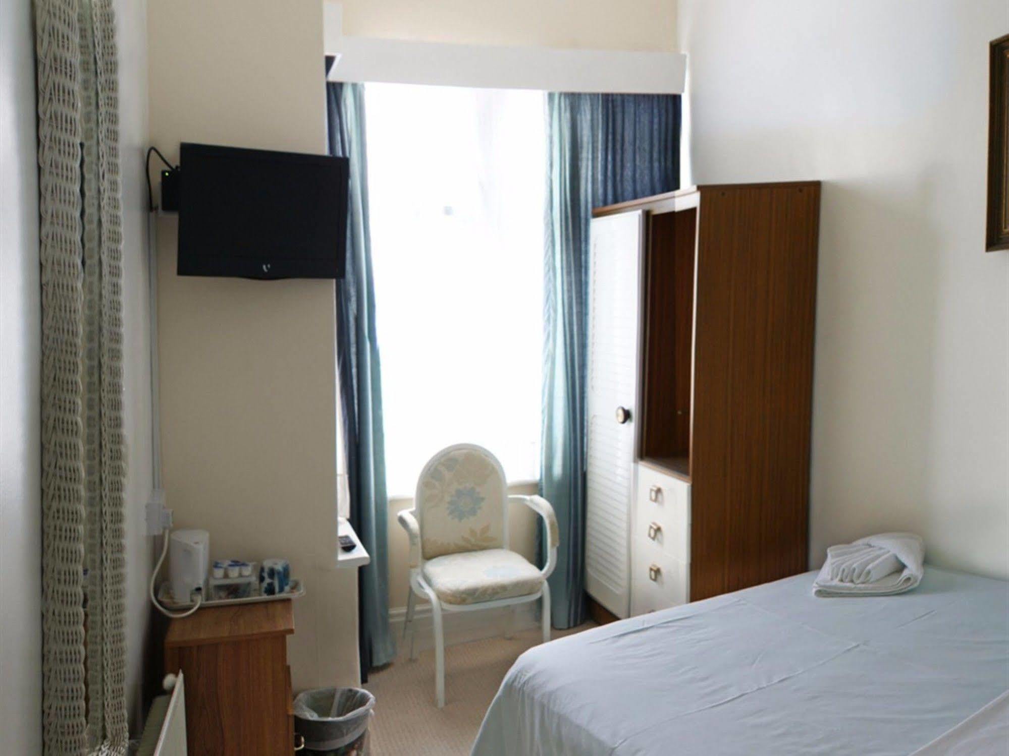 The Highfield Private Hotel Блекпул Екстериор снимка